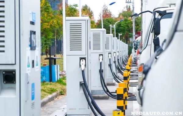 汽車充電樁廠家直銷可以做到品質(zhì)與價格的雙重優(yōu)勢！