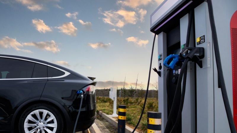 汽車充電樁加盟費用大公開，讓你投資更明智！