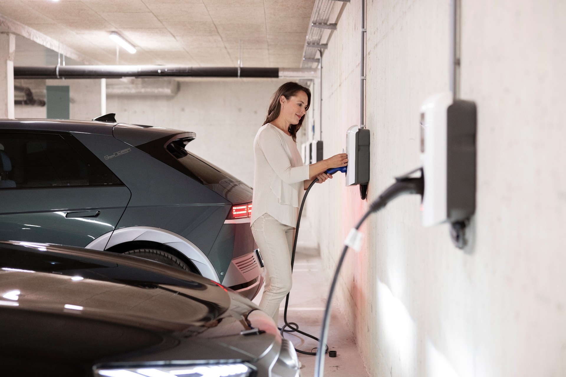 建一個汽車充電站需要搭配哪些充電樁機型？