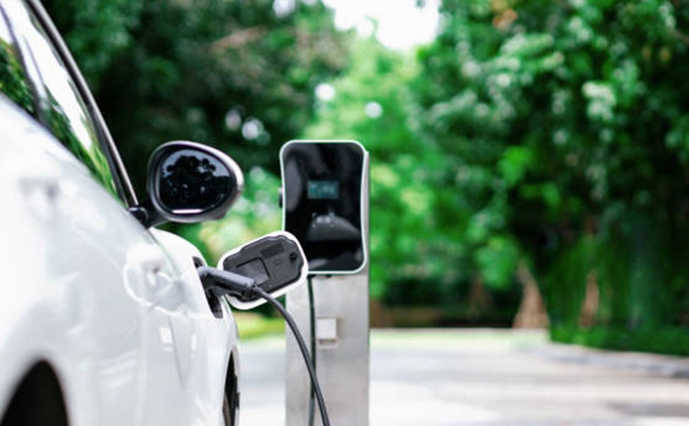 新能源汽車(chē)充電樁項(xiàng)目：機(jī)遇與挑戰(zhàn)交織的藍(lán)海